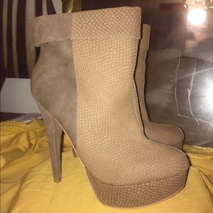 Analyn platform bootie US 11 suede and snake print